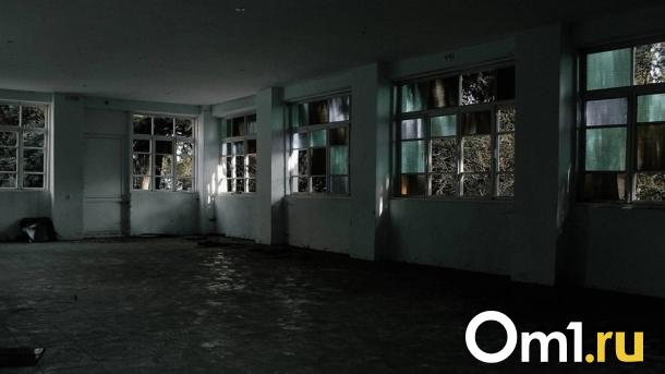 Заброшенную школу в Омской области сдают в аренду за 26 тысяч рублей