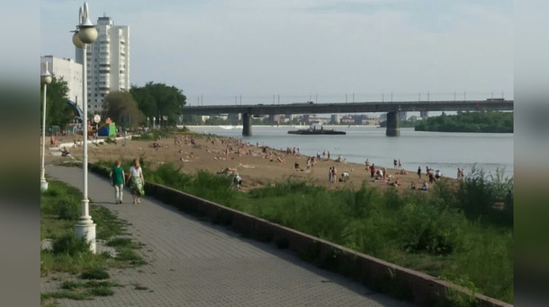 Погода заставила омичей оголиться