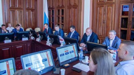 В Заксобрании обсудили деятельность «Сириуса» и «Сибирского нефтяника»