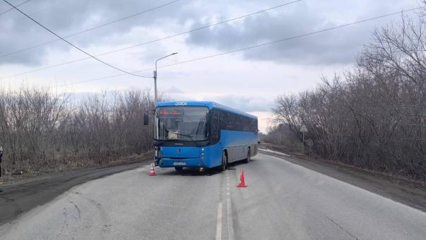 Под Омском автобус из Чернолучья врезался в иномарку. Пострадали двое