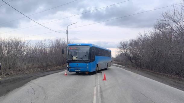 Под Омском автобус из Чернолучья врезался в иномарку. Пострадали двое