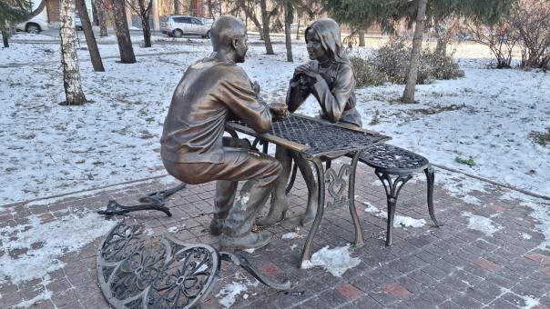 Вандалов, сломавших памятник в центре Омска, будет искать полиция