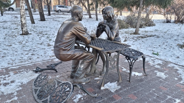 Вандалов, сломавших памятник в центре Омска, будет искать полиция