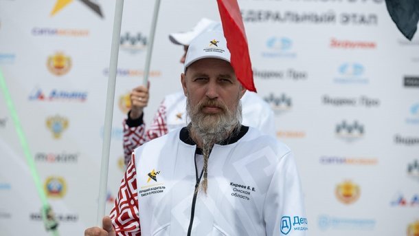 Омский водитель такси признан самым артистичным в стране