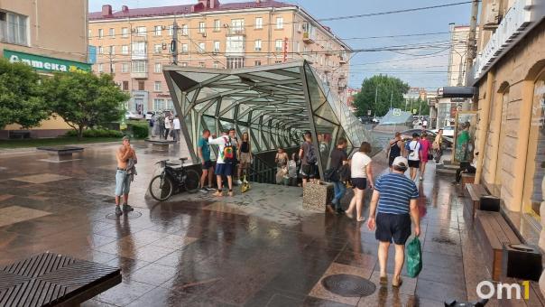 В Омске пролился долгожданный дождь