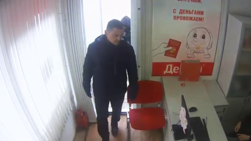 В Омске неизвестные совершили налет на офис малого кредитования