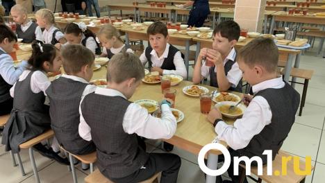 Омская компания оставила 15 школ без горячего питания и заплатила 76 тысяч