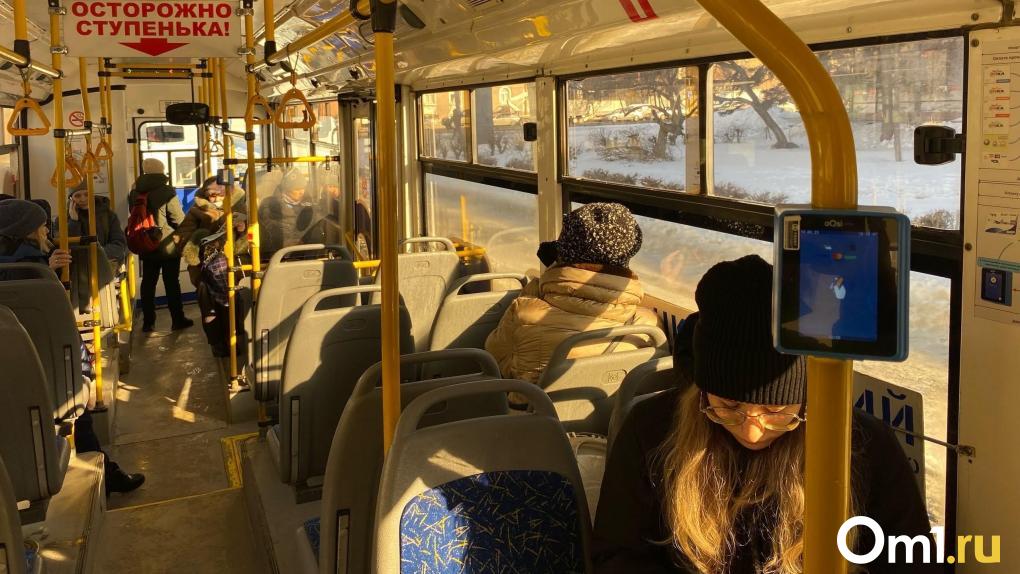 До конца года валидаторы появятся почти во всех омских автобусах