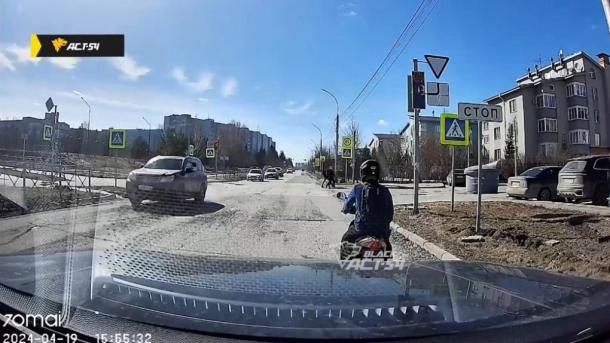 Полицейские поймали подростка-лихача на «Лексусе» под Новосибирском