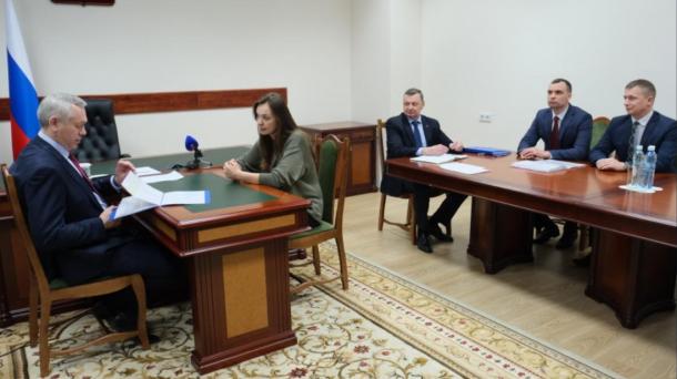 Андрей Травников провёл личный приём граждан: обсудив вопросы благоустройства и ремонта соцобъектов