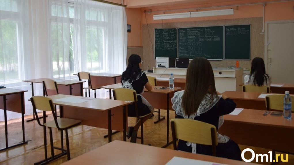 Омичи считают, что учителям нужно повысить зарплату больше 100 тысяч рублей