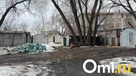 В Омске медицинские отходы с детской больницы выбрасывали в мусорки у домов