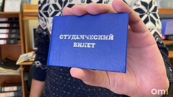 По 11 человек на бюджетное место: абитуриенты завалили омские вузы заявлениями