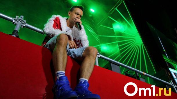 Солист группы «Дискотека Авария» разделся в Омске и разбил гитару