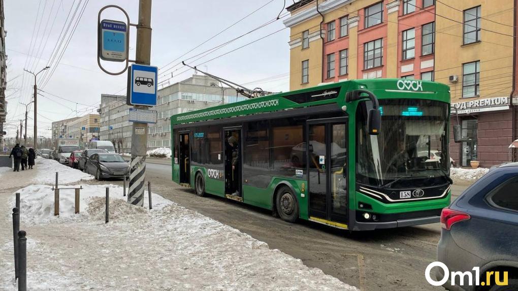 В Омске появились зелёные троллейбусы