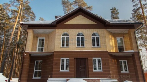 Элитный особняк с винным погребом продают под Новосибирском за 50 млн рублей