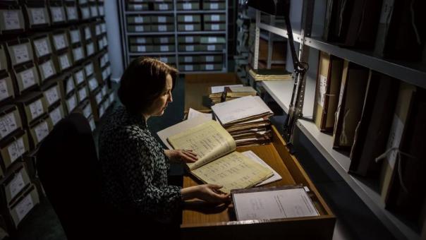 Хранят историю Новосибирска: городской архив отмечает 95-летие