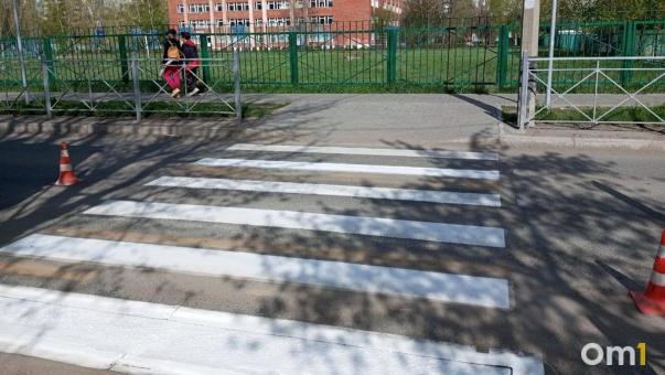 Стало известно, на какие омские дороги нанесли новую разметку