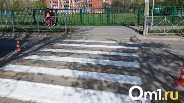Стало известно, на какие омские дороги нанесли новую разметку