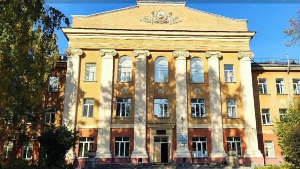 На складе НГАСУ в Новосибирске произошло задымление из-за азотной кислоты