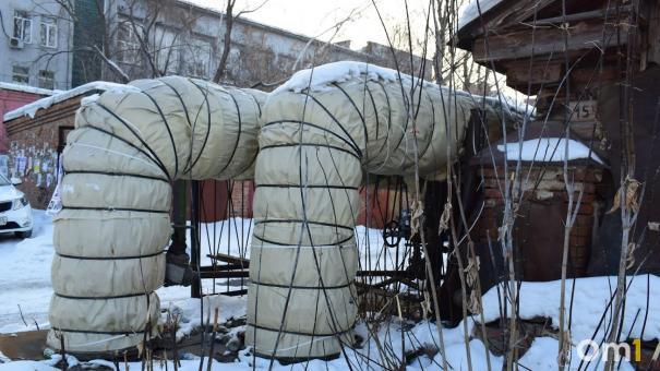 Девочка, упавшая в яму с кипятком в Омске, находится в реанимации