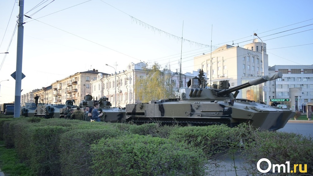 В соцсетях опубликовали фото танка с омичами в зоне СВО