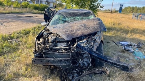 Машина всмятку: на трассе под Омском в ДТП серьёзно пострадал грудной младенец