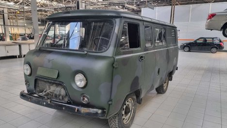 Депутат Законодательного Собрания Владимир Гуселетов продолжает помощь военным. Внедорожники УАЗ отправляются на фронт