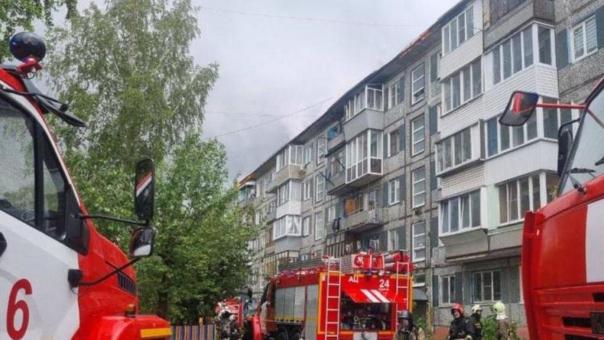 Жильцов горящей пятиэтажки на Левобережье временно разместили в школе
