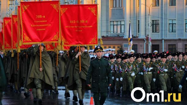 Радуга и строевой шаг: в Омске прошла генеральная репетиция парада