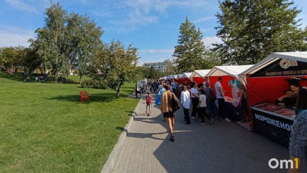 Пришло 300 000 человек: в Новосибирске на Михайловской набережной прошёл гастрофестиваль