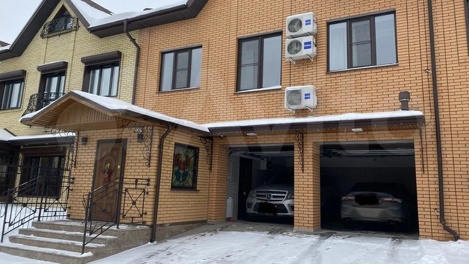 Рядом с дендропарком им.Гензе в Омске продают квартиру в закрытом таунхаусе за 42 миллиона