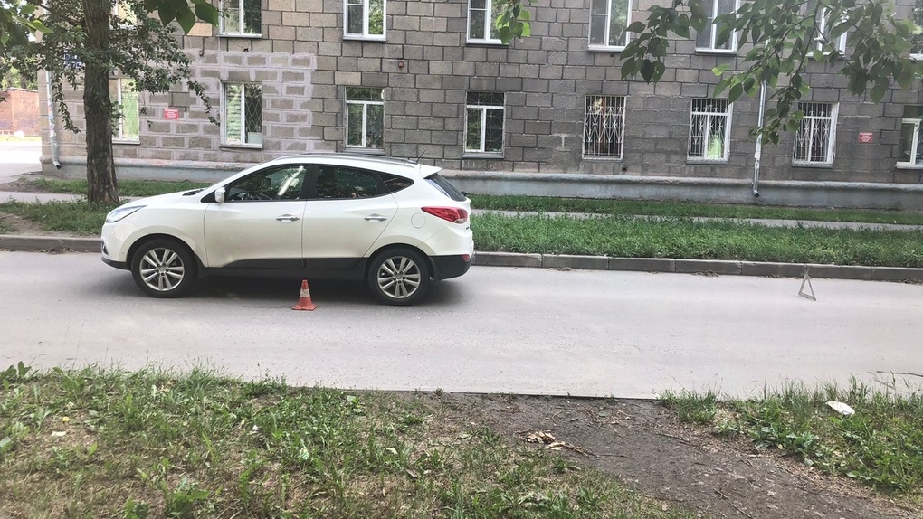 Перебегал дорогу: 5-летний мальчик получил серьёзные травмы в ДТП в Новосибирске