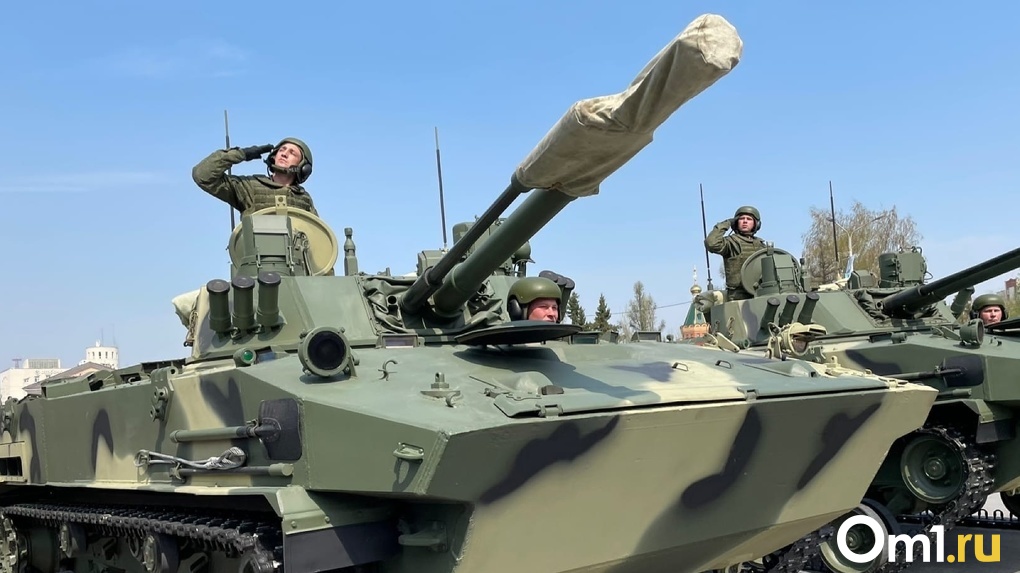Российские военные стягивают технику к линии фронта в ДНР