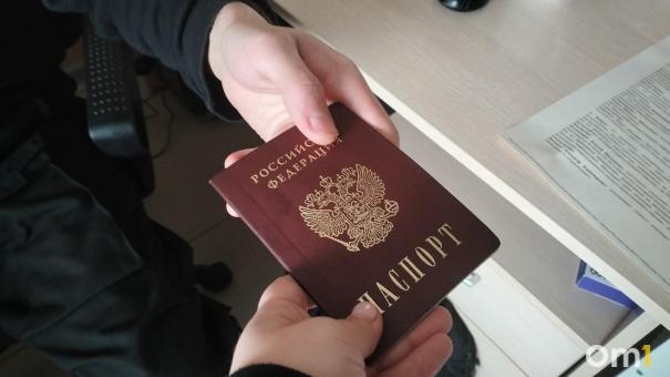В Омске иностранца высылают из России за отказ идти в военкомат