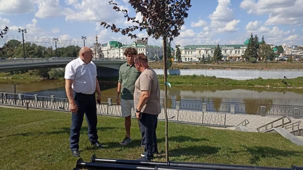 Качество установки бюстов на омской Аллее олимпийцев проверит сам скульптор