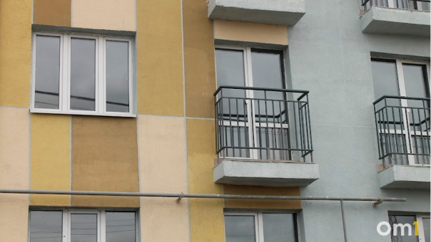 Пожарные спасли запертого ребёнка на балконе 8 этажа в Новосибирске