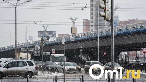 Из-за снегопада в Омске резко подскочили цены на такси