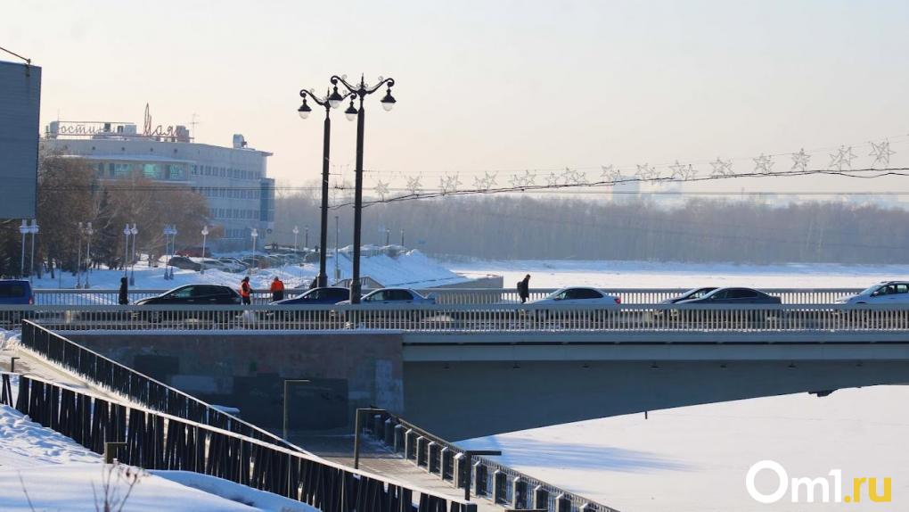 Арктический холод не отступает: в Омске продлили штормовое предупреждение