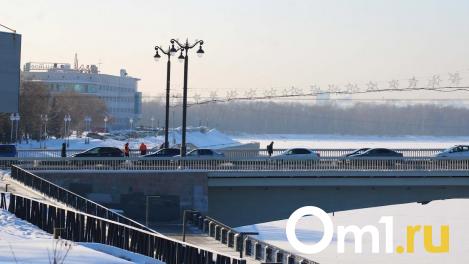 Арктический холод не отступает: в Омске продлили штормовое предупреждение