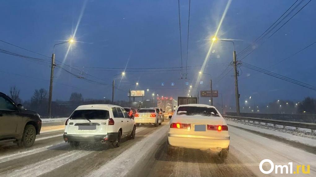 В Омске усилили контроль на дорогах из-за непогоды