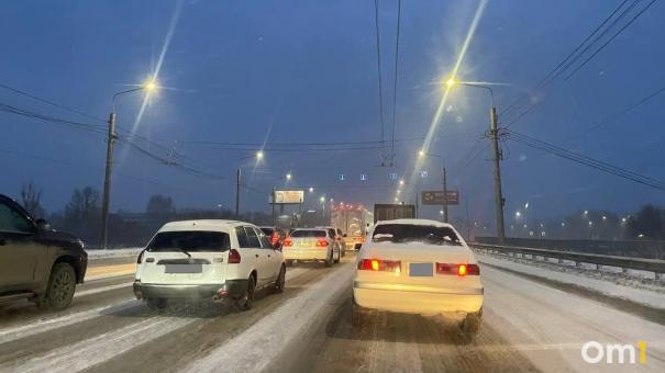 В Омске усилили контроль на дорогах из-за непогоды