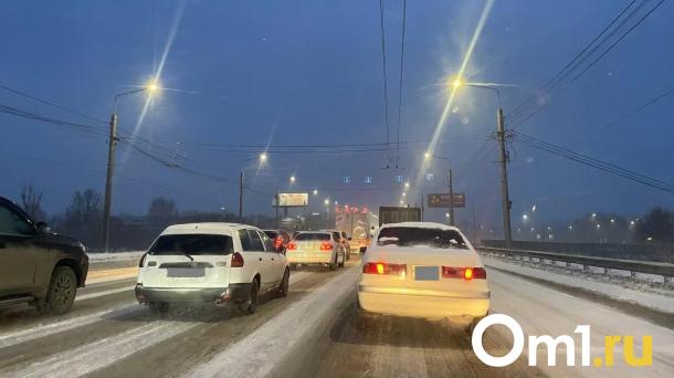 В Омске усилили контроль на дорогах из-за непогоды