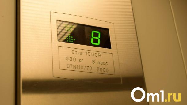 В Омске монтажники лифтов зарабатывают до 180 тысяч рублей в месяц