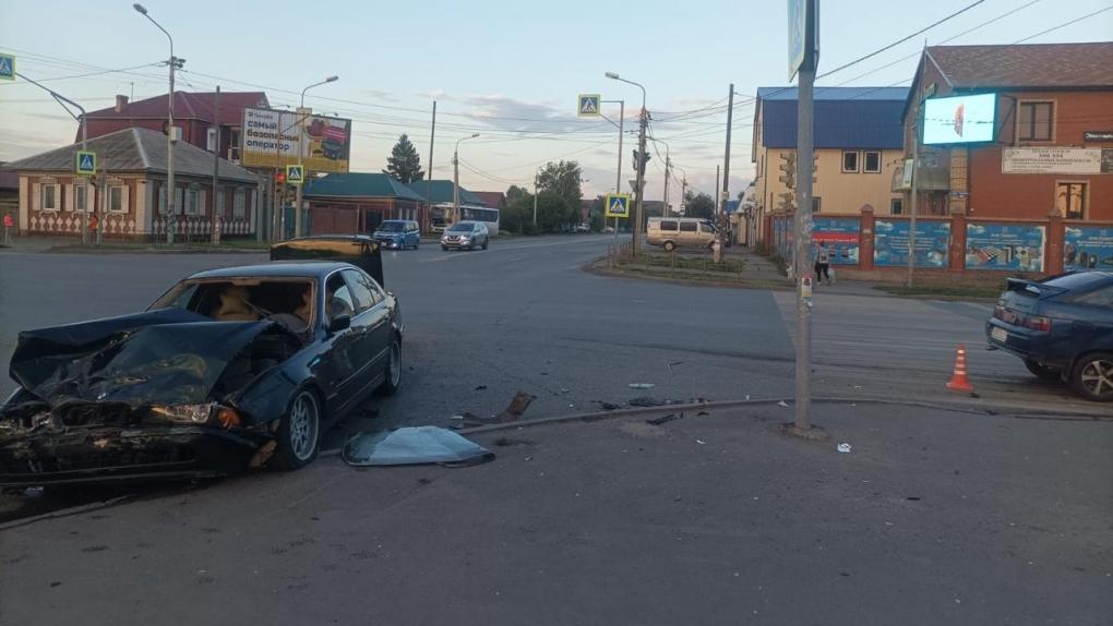 В жёстком ДТП на омском перекрёстке пострадала семилетняя девочка