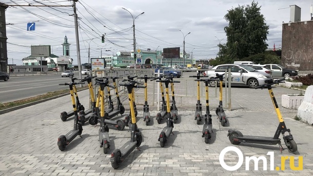 Кикшерингу Urent и Whoosh запретили парковку электросамокатов около станций метро в Новосибирске