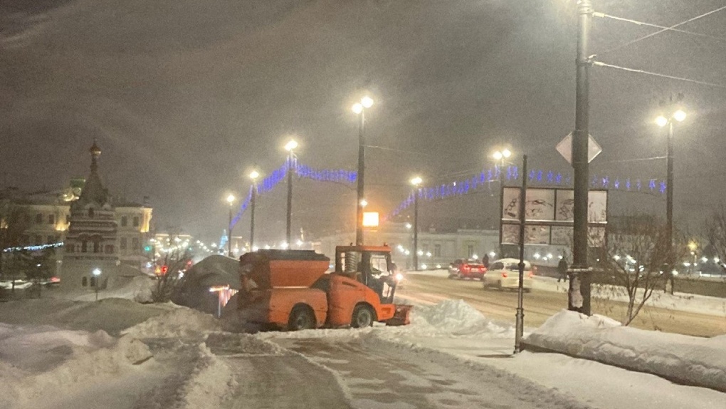 После мощного снегопада омские дорожники вывезли из города больше 7,5 тысячи кубометров снега