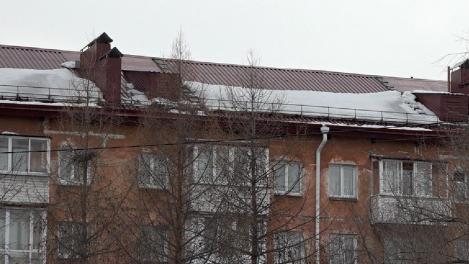 Мэрия контролирует уборку снега с омских крыш