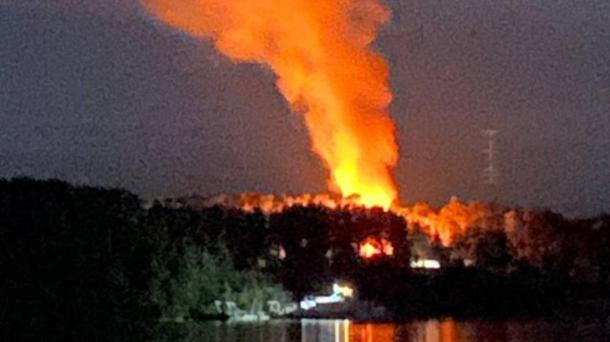 Пожарные спасли девять авто в горящем 2-этажном гараже под Новосибирском