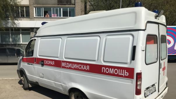 В Новосибирске выпавшая из окна школьница устроила вечеринку с алкоголем